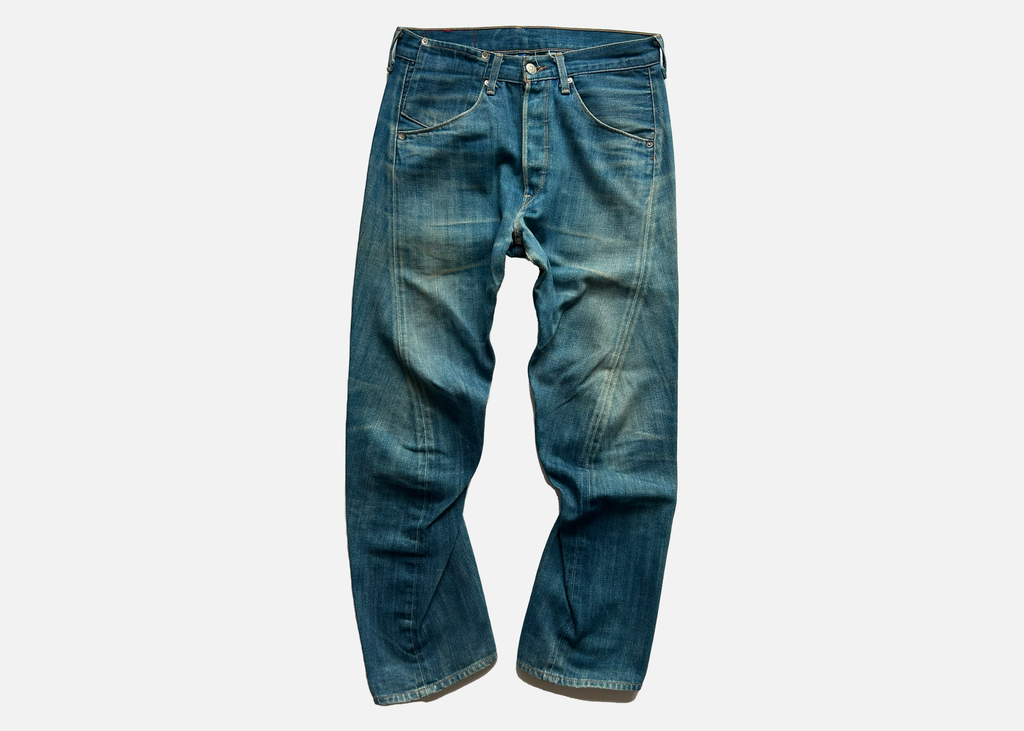 (32") levis red jeans