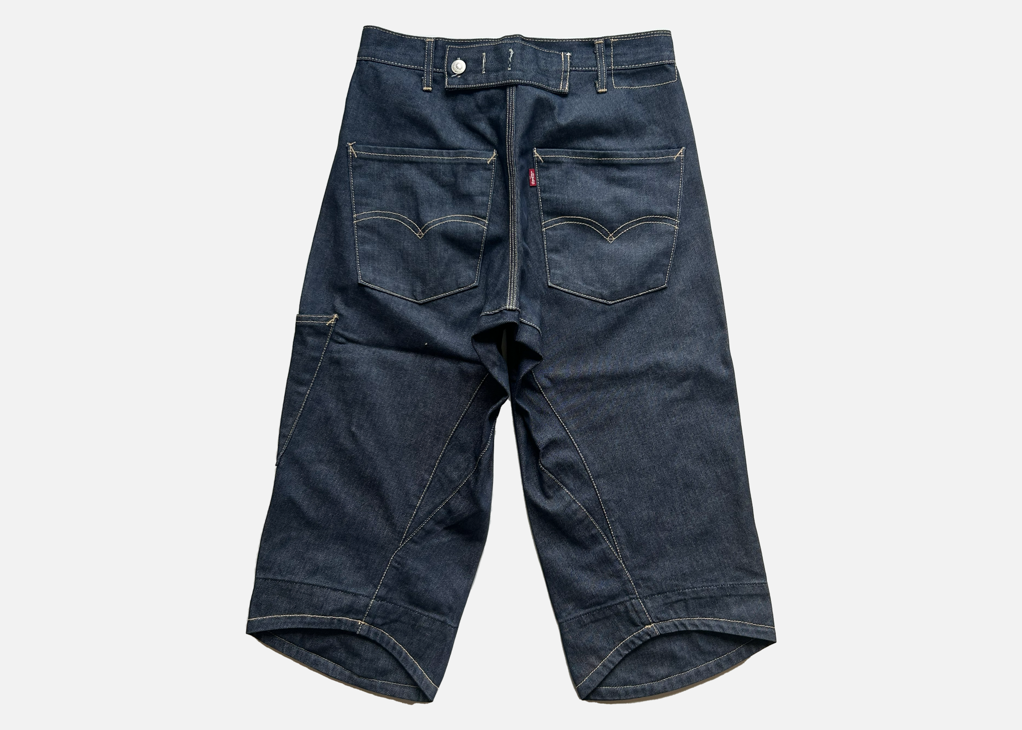 (29") levis engineered button cinchback shorts