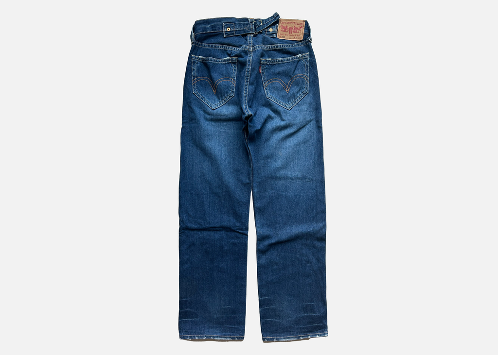 (32") levis 902 cinchback jeans